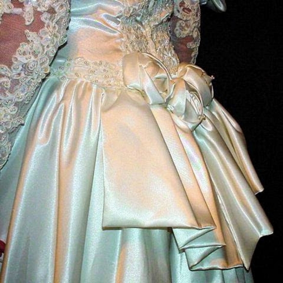 NEVER WORN Vintage Mori Lee  wedding dress size 10! - Picture 4 of 8